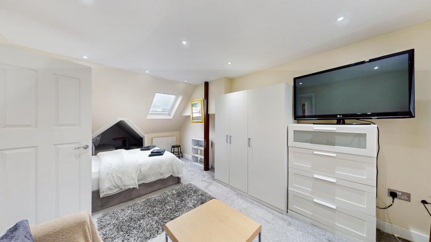 Modern Apartment Greenfield Gardens , London